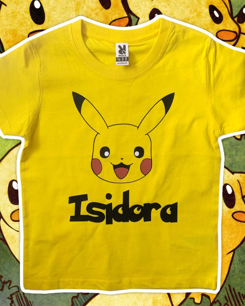 Polera de Pokémon con nombre personalizado ⚡